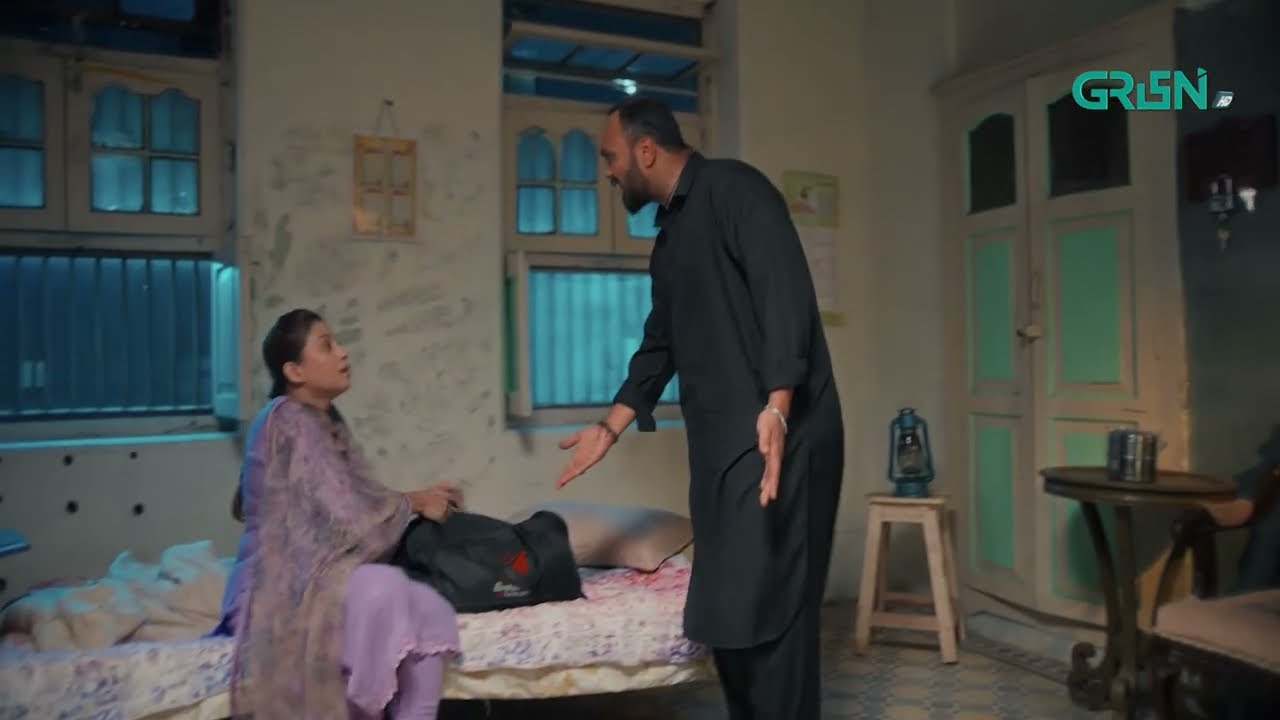 Mureed Apni Family Ko Le Ke Faraar | Main Zameen Tu Aasmaan | Feroze Khan - Hiba Bukhari | Green TV