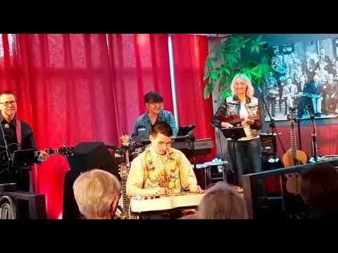 Royal hawaiian hula with Change of Key Haastrecht