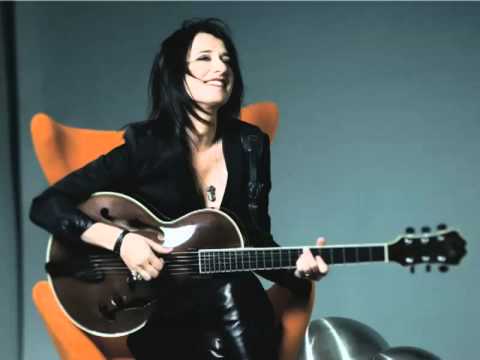 Terez Montcalm - C'est Extra