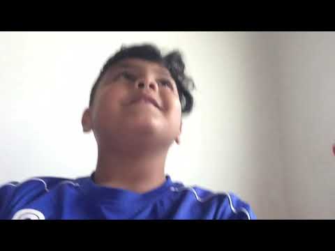 Issa slap,s him self