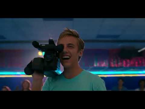 Angela and her friends bullying El | Stranger Things S4E2