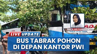 Bus Ladju Tabrak Pohon Dekat PWI Bondowoso, Kecelakaan Diduga Akibat Sopir Hilang Kendali