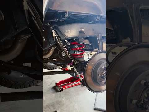 troubleshooting the new 22+ #tundra suspension during the @DobinsonsSuspensionMRR #liftkit