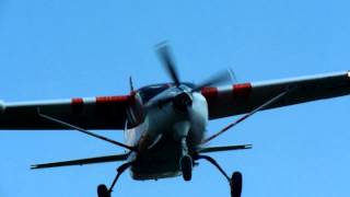 preview picture of video 'Cessna 208b Grand Caravan (D-FINA) landing @Bad Saulgau'