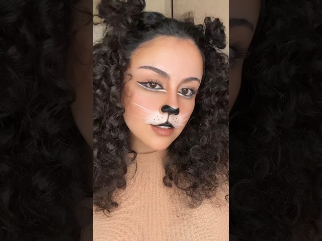 Vídeo relacionado con FIESTAS GUIRCA | Espray de Maquillaje para el Cabello (125ml) - Spray Plata para Disfraces de Halloween, Carnaval y Fiestas de Cumpleaños - Todos los Usuarios