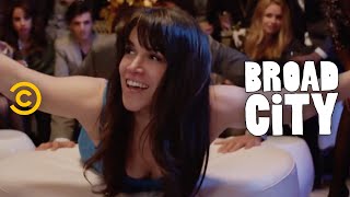 Broad City - Sounds of the City - Fattest Asses