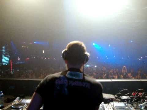 Don Diablo playing Animale @ Dirty Dutch Fallout 2010