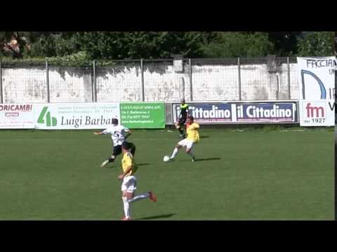 Il bruttissimo fallo di De March su Della Giovanna