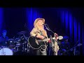 Melissa Etheridge signing ‘Watching You’ 🔥🎤🔥🎤 🔥@stringssteamboat  CO 7/5/24