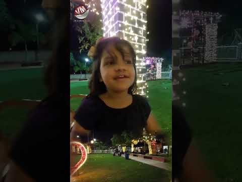 Praça Central de Nacip Raydan é iluminada com decoração natalina e reúne grande público..