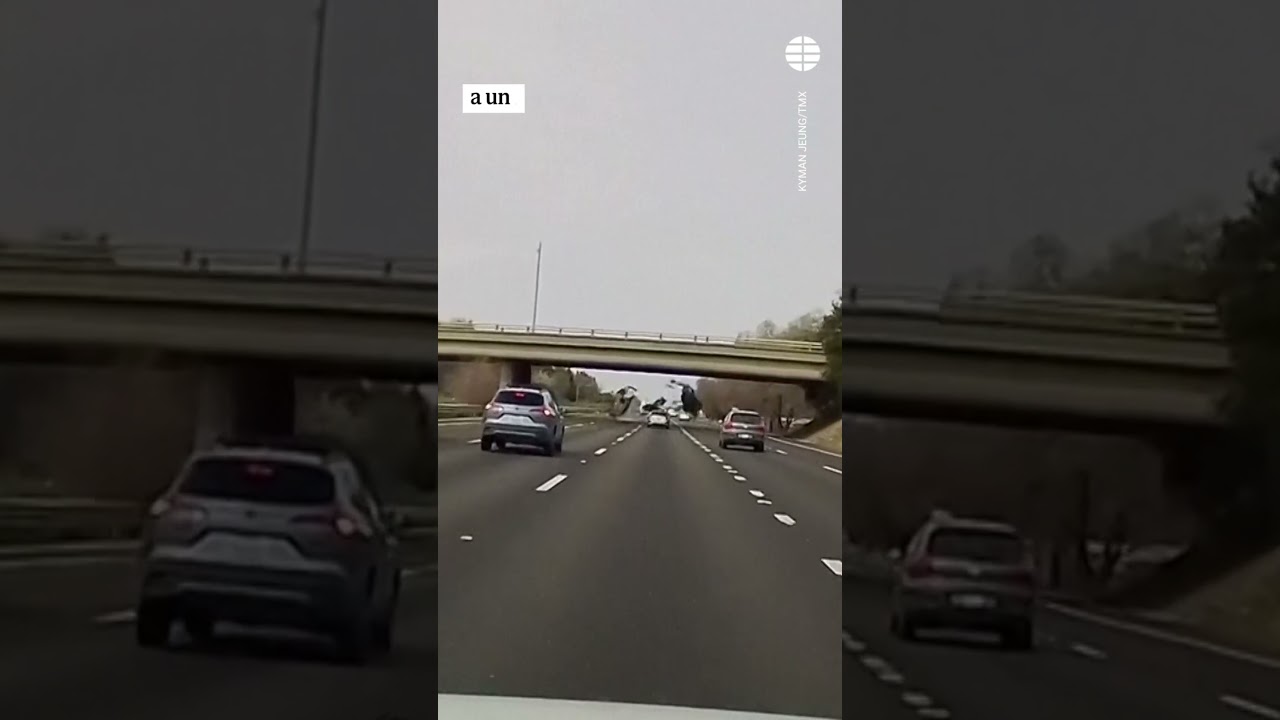 Graban el brutal accidente de un coche tras caer desde un paso elevado #Accidente #EEUU #Coche