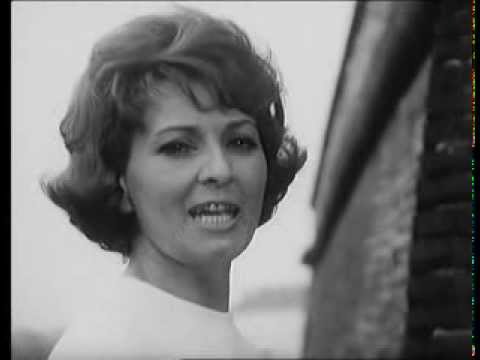 Yvetta Simonová  -  Procházka s jejími písničkami