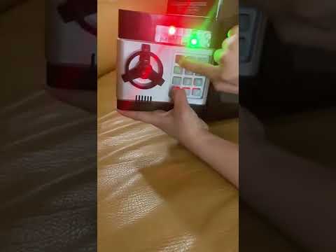 Как изменить пароль на игрушечном сейфе