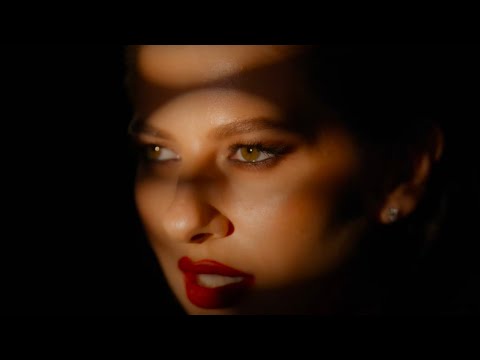 DJ PROJECT x Lidia Buble - Ochii tai (Versuri) | Music Hour