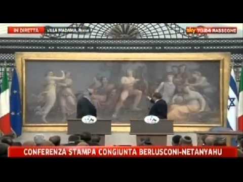 Berlusconi scherza su un quadro: è il bunga bunga del 1811 (13/06/2011)
