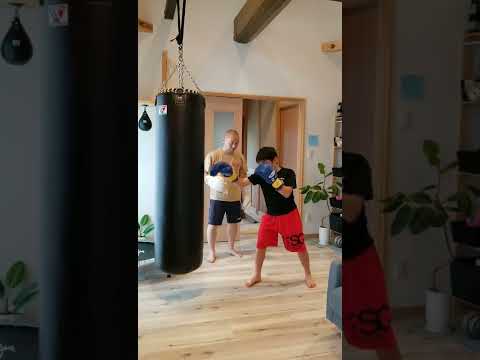 【親子】ボクシング歴１年の息子　新たなコンビネーションに挑戦#shorts
