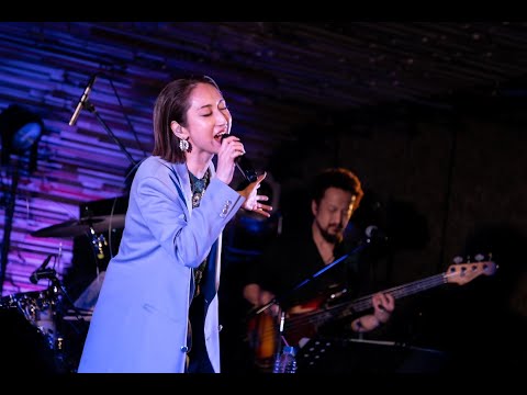 恋人も濡れる街角 (LIVE)（名カバーライブ） のサムネイル