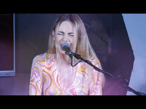 Virgin Radio Breakfast Romania: Alexia - Plumb