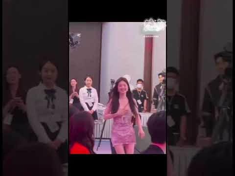 Zhaolusi's mother and boyfriend are waiting for her 💜 #zhaolusi #chenzheyuan #hiddenlove