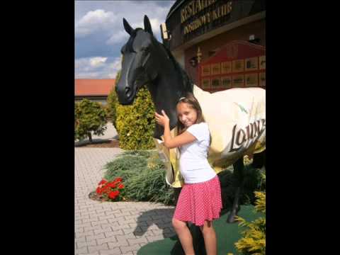 ŠATY DĚLAJ ČLOVĚKA Cover: Nicola Poljanská 2012/2013