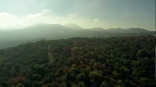 preview picture of video 'Ensemble tectono-volcanique de la Chaîne des Puys & de la faille de Limagne'