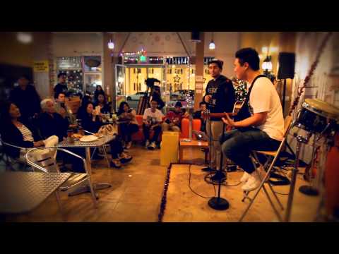 Sessions at Creme Cafe