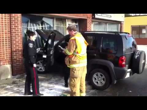 Jeep Plows Into Building On Wyandotte Street In Windsor