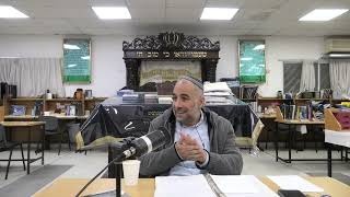 הרב אמיר שרון - המשך ברכת מחיה המתים + ברכת האל הקדוש - תשפ"ו (ישיבת שעלבים) - התמונה מוצגת ישירות מתוך אתר האינטרנט יוטיוב. זכויות היוצרים בתמונה שייכות ליוצרה. קישור קרדיט למקור התוכן נמצא בתוך דף הסרטון