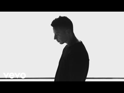 Video thumbnail for Boys Don’t Cry
