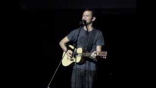 Joseph Gordon-Levitt sings Alcohol by Brad Paisley at UNC 4/27/2011