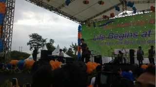 Download lagu Yovie & Nuno - Menjaga Hati [LIVE] mp3