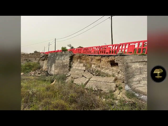 Denuncian el grave deterioro de una carretera en Arico, afectada por un derrumbe hace un año
