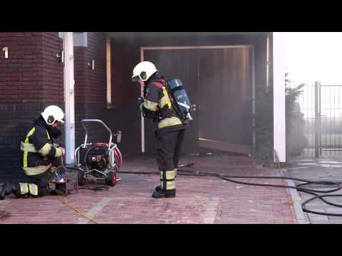 Garage in brand in Biezenmortel