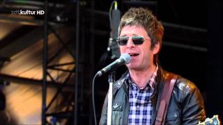 Noel Gallagher`s High Flying Birds - Everybody&#39;s On The Run @ Isle of Wight 2012 - HD