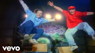 PJ &amp; Duncan - Let&#39;s Get Ready to Rhumble (Official Music Video)