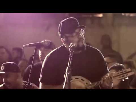 TIEE canta ESTONTEANTE - Pagode do Tiee