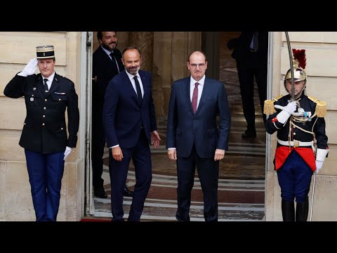 انتقال السلطة في الحكومة الفرنسية رئيس الوزراء السابق إدوار فيليب "يسلم المشعل" لجان كاستكس