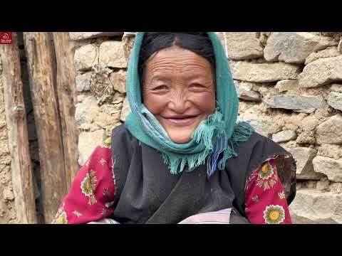 Experimentando a autêntica vida na aldeia do Tibete; viva um dia em uma família local (documentário completo)