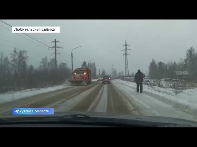 Дорожная служба Приангарья расчищает последствия снегопада