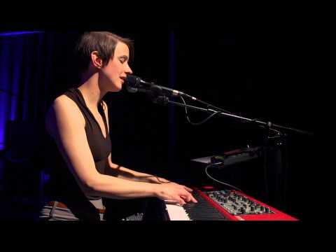Ángela Tröndle - RED BALLOONS live