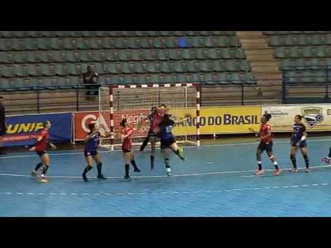 Pinheiros surpreende Metodista e é campeão da Liga Nacional de Handebol  Feminino 2016