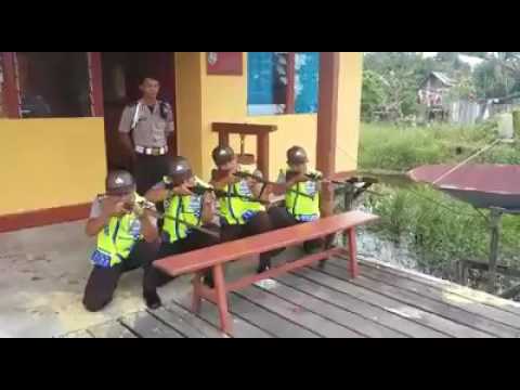 yang-kamu-nggak-tau-di-balik-sangarnya-polisi-ternyata-bisa-bikin-ngakak-juga