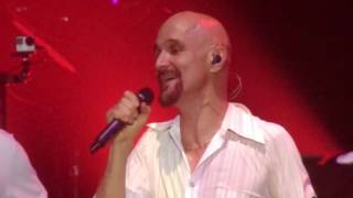 James and Tim Burgess from the Charlatans sing 'Laid'