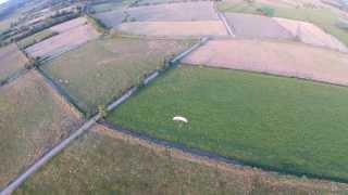 preview picture of video 'Flying paramotor in marshes - Tank & Will'