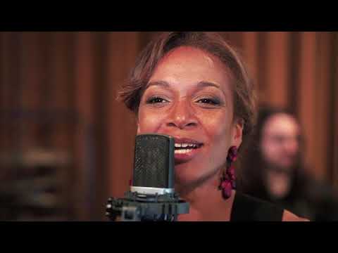 KELLY JOICE & DECANTO PROJECT - VIVRE LA VIE MASTER