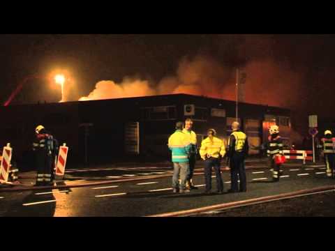 Grote brand verwoest bedrijvencomplex in Elst