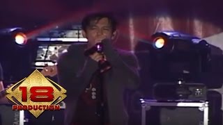 Download lagu NOAH - Menghapus Jejakmu (Live Konser Cilegon 2013) mp3 Download lagu NOAH - Menghapus Jejakmu (Live Konser Cilegon 2013) mp3