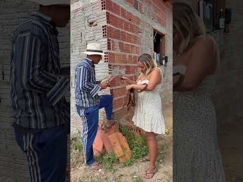 Quem paga adiantado merece ser enrolado kkkkk🤣😂