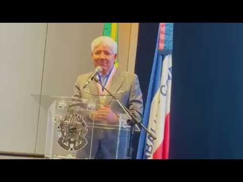Recebendo a comenda Jerônymo Monteiro do Governador do Esprito Santo.
