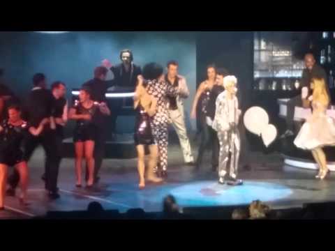 Comédie musicale, résiste mis en scène par France gall.